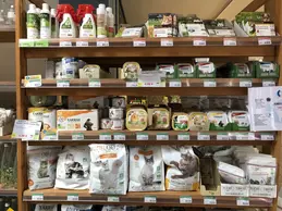 125-aliment-sec-et-humide-chien-et-chat-pate-croquettes-produits-anti-parasite-hygiene-litiere.webp